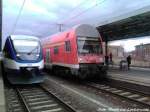 OLA VT 0007 mit Ziel ckermnde Stadthafen & RE5 (Bestehend aus BR 112 & 2 Dostowagen) mit Ziel Neustrelitz Hbf im Bahnhof Neubrandenburg am 13.4.13