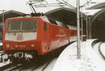 Scanbild von 120 140 der am 13 Januar 1999 einer IC in Kln Hbf schiebt.