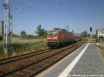 143 896 verlsst den Zscherbener Bahnhof in Richtung Halle (Saale) Hbf am 4.6.15