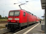 143 816 mit einen 760er Steuerwagen im Bahnhof Halle-Nietleben am 25.7.16