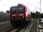 143 002 bei der Einfahrt in den Bahnhof Halle (Saale) Hbf am 2.8.17