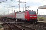 DB 146 023 schiebt RE 5 aus Duisburg Hbf aus am 13 April 2014.