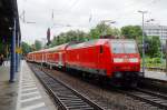 Am verregneten 6 Juli 2013 verlässt 146 022 Bonn Hbf.