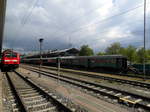 146 203 und ein Paar Ausgediente Wagen im Bahnhof Lonstanz am 18.4.17