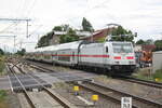 146 570 mit einem InterCity bei der Durchfahrt im Bahnhof Niemberg am 5.7.21