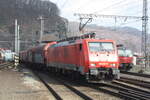 189 061 von DB Cargo mit einen Gterzug bei der Durchfahrt im Bahnhof Decin hl.n. am 13.3.24