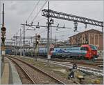 Die SBB Cargo International 193 475 ist mit einem Güterzug in Novara unterwegs.