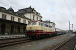 218 105 mit dem SVT 137 234 im Bahnhof Altenburg am 22.3.21