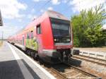 Mit Steuerwagen voraus fhrt 143 850 in den Bahnhof Teutschthal ein am 4.6.15