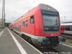 Mit Steuerwagen voraus steht 143 337 im Bahnhof Halle-Nietleben zur Abfahrt nach Halle-Trotha am 27.8.15 bereit.