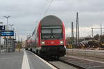 143 856 kommt mit 760er Steuerwagen aus Richtung Halle-Nietleben in den Endbahnhof Halle/Saale Hbf am 4.1.20 eingefahren.