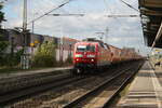 120 127 von BLC mit einem Gterzug bei der Durchfahrt im Bahnhof Delitzsch unt Bf am 25.10.21