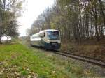 PRESS 650 032-4 hat den Betrieb zur Mittagszeit wieder aufgenommen / Hier kurz hinter Putbus in Richtung Bergen auf Rgen am 29.10.13