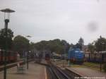 Blick auf das Kleinbahn BW und PRESS 293 021 abgestellt im Bahnhof Putbus am 17.8.14