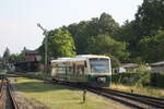 650 032 (650 300) verlsst den Bahnhof Putbus in Richtung Bergen auf Rgen am 25.7.21