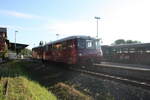 772 140 und 772 141 verlassen Putbus in Richtung Lauterbach Mole am 30.7.21