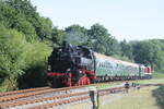 86 1744 und 114 703 (203 230) von Bergen auf Rgen kommend bei der Einfahrt in den Bahnhof Putbus am 30.7.21