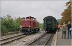 Die 211 041-9 (92 80 1211 041-9 D-NeSA) rangiert in Weizen um mit ihrem Zug nach Zollhaus Blumberg zurck zu fahren.

27. Aug. 2022