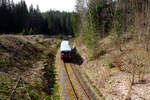 972 771 mit 772 367 von Adorf (Vogtl) kommend kurz vor dem Endbahnhof Zwotental am 30.3.24