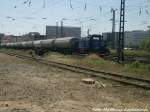 InfraLeuna 210 mit einem Kesselzug unterwegs nach Bitterfeld und lsst den Hallenser Hbf hinter sich am 5.6.15