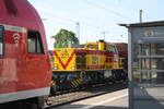 Lok 221 der MEG im Bahnhof Merseburg Hbf am 18.6.21