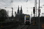 462 036 kurz hinter den Bahnhof Kln Messe/Deutz unterwegs in Richtung Kln Hbf am 2.4.22