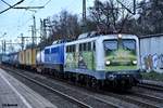 140 002-7 mit einen containerzug durch hh-harburg,140 037-3 wurde mitgezogen,15.12.18