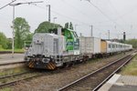 Vossloh G 650 305 schleppt ein Britisches Triebzug durch Viersen am 10 Mai 2016.