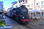 99 2321-0 auf dem weg nach bad doberan,zu sehen an der straen-einfahrt beim ksterweg,24.08.22