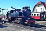 99 2321-0 der molli bder,beim wasserfassen im bahnhof klungsborn,24.08.22