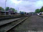 RBB 251 901 wartet dass Mh 53 mit dem Sonderzug in richtung BW fhrt in Putbus am 11.5.13