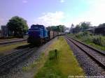 RBB 251 901 als Schlusslicht und Schublok unterwegs nach Lauterbach Mole bei der Ausfahrt aus Putbus am 29.5.13