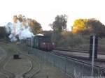 RBB 99 4011 mit ziel Ostseebad Ghren zog sie noch einen Beladenen Offenen wagen mit bei der Ausfahrt aus Putbus am 2.10.13