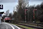 wie in alten zeiten:formsignale am bahnhof von niebüll,in hintergrund ein 218-paar,beim umsetzen für den sylt-shüttle,25.12.15