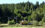 Ein Bahnfahrzeug f�hrt im September 2013 durch den Frankenwald.