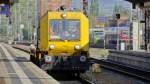 Ein Netzinstandhaltungsfahrzeug f�hrt am Gleis 3 des Bamberger Bahnhofes entlang.