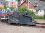 Schneepflug 97-09-59 steht abgestellt im Bereich des Schmalspurbahnmuseum Radebeul, gesehen am 19.