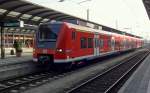 Der RE Bamberg-Würzburg in Gestalt von 425-145 steht in Bamberg am Gleis 2 bereit.