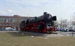 Am Vorplatz des Braunschweiger Hauptbahnhofs steht 01 1063 zur Schau.