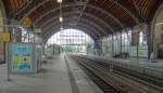 Blick in die Bahnsteighalle des Bahnhofes Hamburg Dammtor.