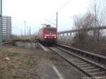 114 003-7 als RE5 aus Holzdorf (Elster) bei der Einfahrt in den Bahnhof Stralsund R�gendamm am 3.12.13 