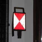 Ein Schlusssignal f�r G�terz�ge h�ngt im Stellwerk von Weiterstadt am 31.Dez.2013