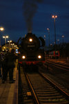 Am Abend des 16.04.2016 der von 01 1519-6 (EFZ) gef�hrte Sonderzug Elbflorenz wieder zur�ck aus Dresden, hier im Bahnhof zu Gera