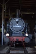 94 2105-8 im Ringlokschuppen von Schwarzenberg. 14.02.2014  12:3 Uhr.