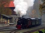 m Rahmen eines Fotowochenende fuhr am 18.10.14 die 99 6101 mit einem Fotozug von Quedlinburg �ber Gernrode-Alexisbad-Silberh�tte-Stiege nach Hasselfelde und zur�ck.Im Bahnhof Alexisbad gab es eine
