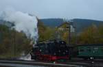 99 1772-5 rangiert am 25.10.2015 an den P 1010 in Oberwiesenthal.