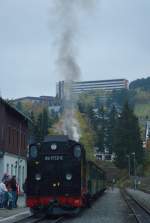 99 1772-5 am 25.10.2015 mit P 1010 in Oberwiesenthal.