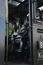 Blick auf den Führerstand der 99 1785-7 am 26.10.2015 in Cranzahl