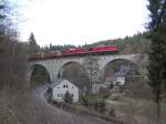 202 597-1, 202 738-1 und Schublok 202 240-8 waren am 24.03.14 mit einem Holzzug von Saalfeld nach Friesau unterwegs.