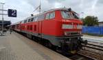 218-490 ist soeben mit einem RE von Füssen nach München Hbf in den Bahnhof Buchloe eingefahren.